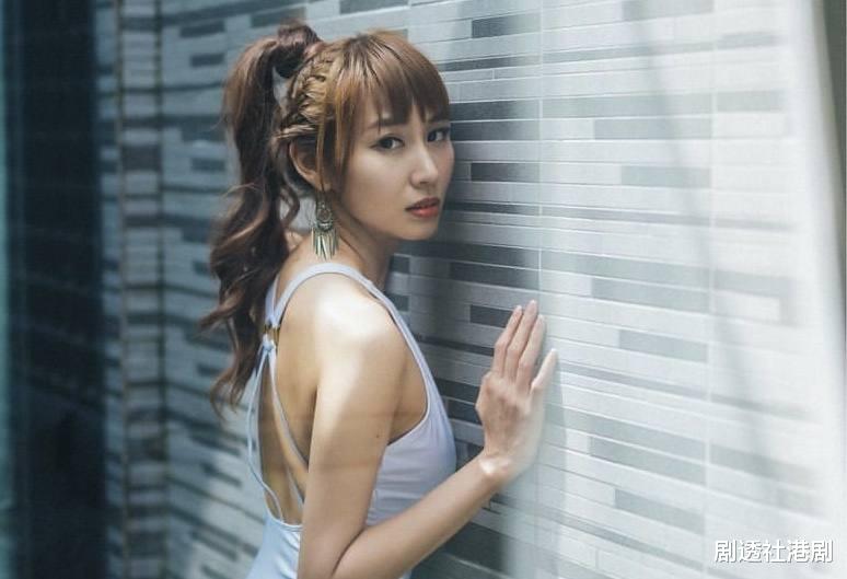 长月烬明|恭喜！香港著名女星剖腹产后正式宣告复出，半年瘦了40斤