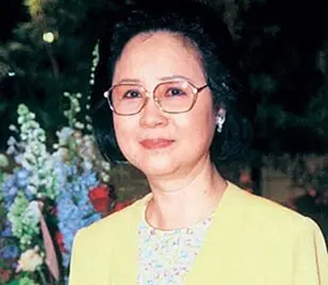 不惑之年|琼瑶数学考了20分,妹妹考了98分,母亲:你怎么就不能像你妹一样