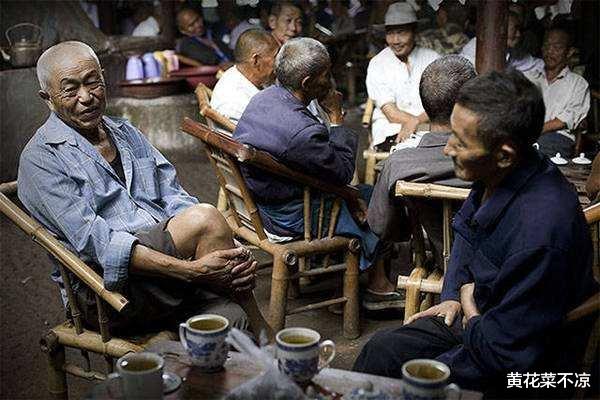 运动|老人容易有老年臭，建议40岁以后少做这3件事，老了也没有老年味
