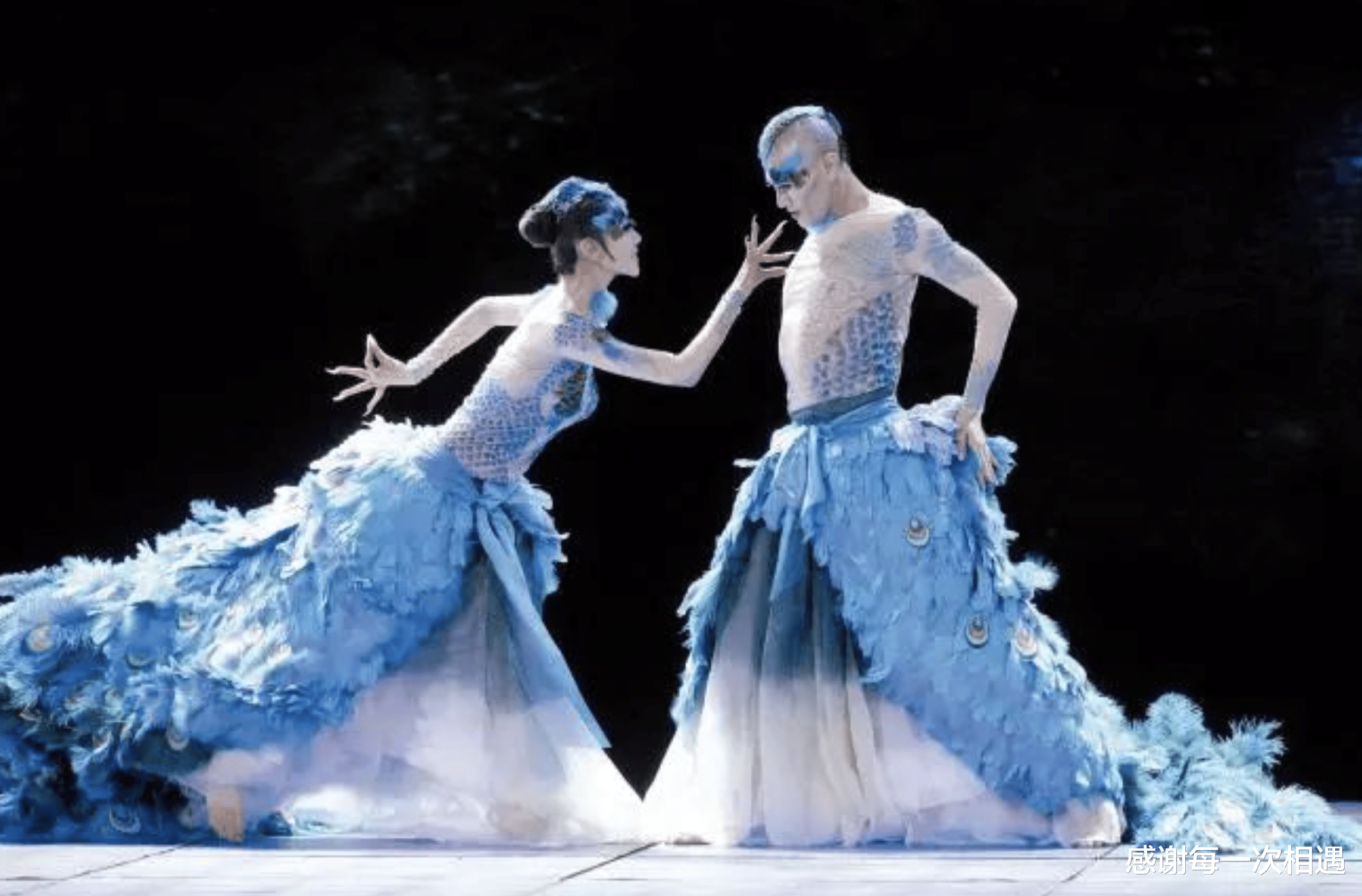 华灯2|“男版杨丽萍”郭冷：除了跳舞，连衣服都不会洗，年入百万无人敢嫁