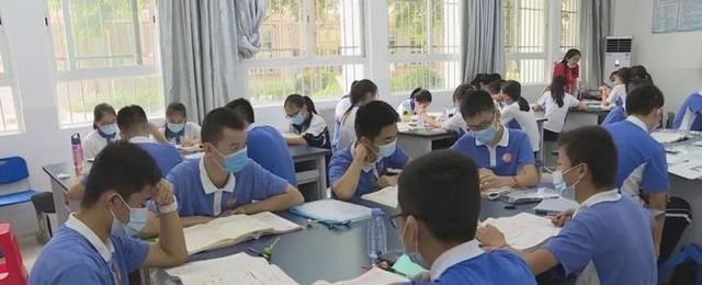 若珍|一边打击辅导班，一边考试超纲：愁坏了家长，急哭了孩子