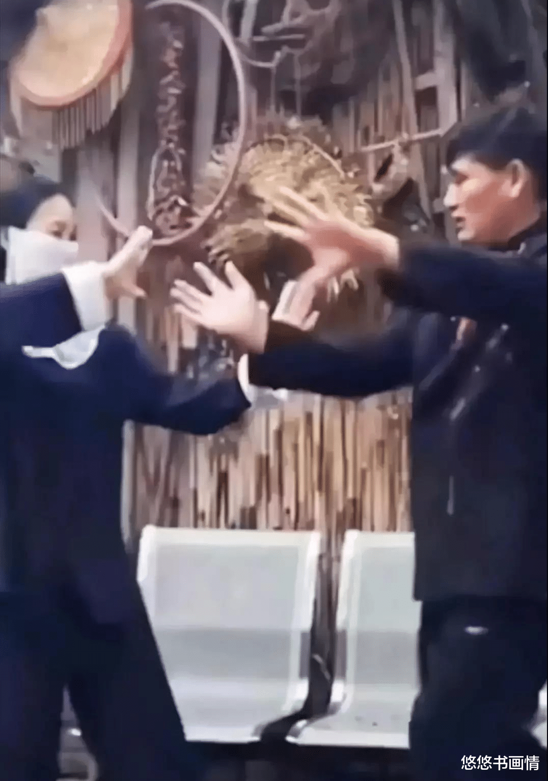 朱之文|网友喊话朱之文：与儿媳保持点距离，要有当公公的样子！