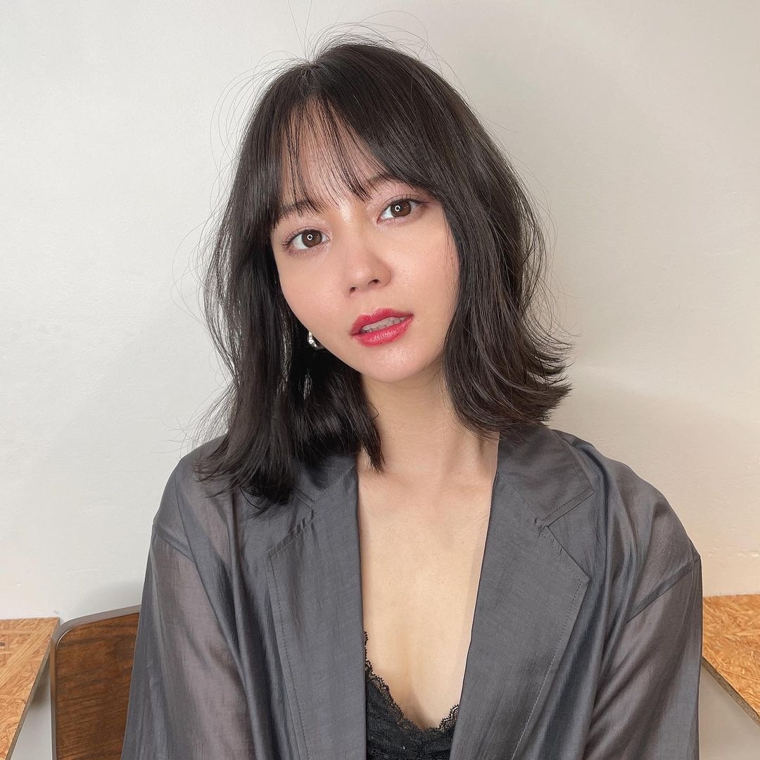 发型 2022春夏发型流行趋势！锁骨鱼尾发或是大势～