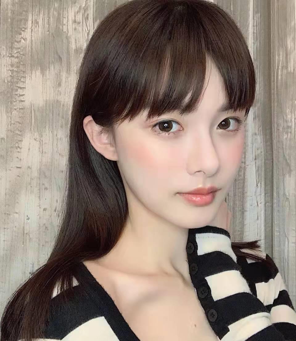 面膜 精致女人梳妆台上必备的10样东西，你占几种？