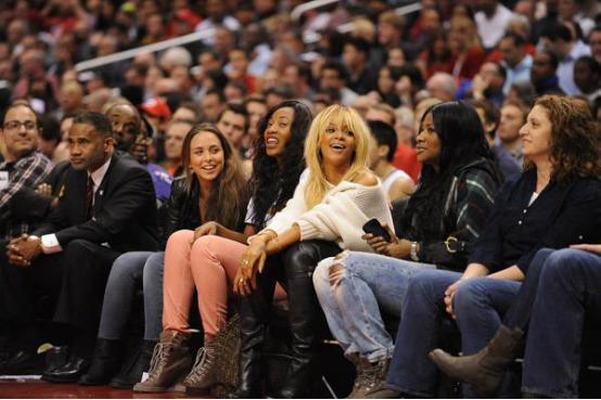 |NBA的球队每年开销需要多少钱，又能收入多少，哪支球队在亏钱？