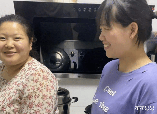 儿媳怀孕天天换床单,婆婆调查得知真相!儿媳:怕你嫌弃我