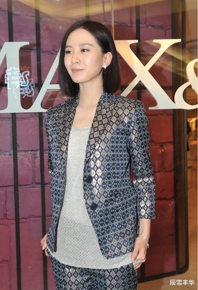 龚俊|刘诗诗正装穿得好花哨，看似“翻车”却很时尚，端庄大气且不呆板