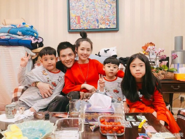 郭碧婷|郭碧婷带向佐和女儿回娘家，郭爸爸愿望成真，做14菜1汤招待女婿