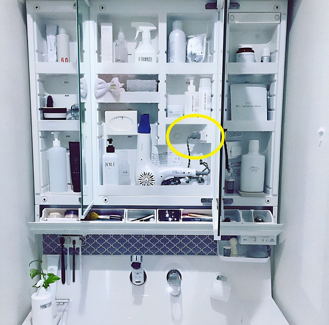 建议女人：咬咬牙在卫生间装上“这几样”，那叫一个先进！来瞧瞧