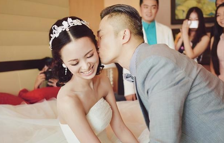 主持人|41岁的程雷娶23岁的妻子，因患病满头白发，妻子依旧不离不弃