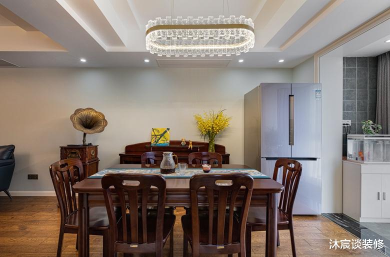 杭州夫妇退休回老家,全屋经典美式混搭,每天在家看看书,养花花