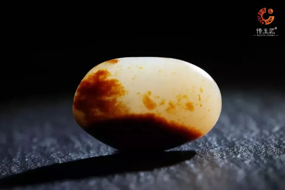 挖掘机|他在河边捡了一块价值30万的和田玉......