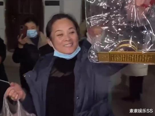 陈亚男|陈亚男的母亲向大衣哥退还彩礼，求求大家放过女儿和家人！