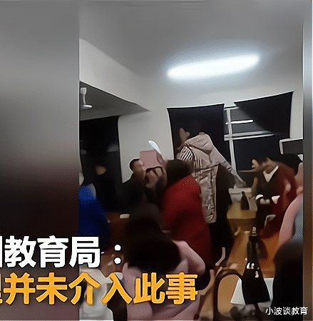 高校|河南一女教师与校长会上互殴，场面极为“壮观”，原因让人想不到