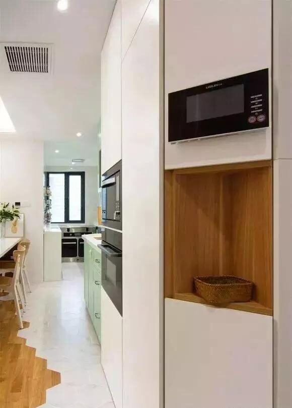 89平新房好有个性，玄关处装隔断，客厅不买沙发，装满卡座真实用