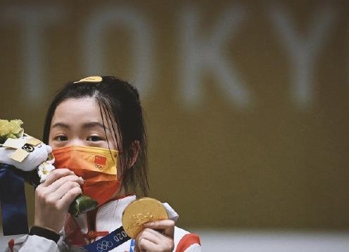 美甲|杨倩淡定夺金：珍珠美甲、头绳配饰成关注重点