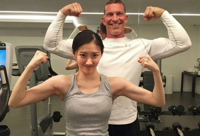 景甜|景甜晒健身照，手臂肌肉线条明显，身材让人羡慕，网友：我酸了