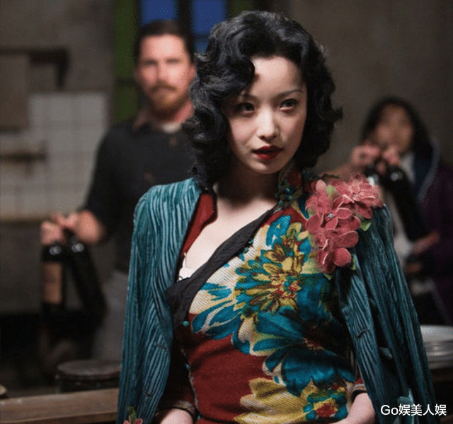 赵丽颖|8位穿旗袍的女星，有的“美出天际”，有的“体壮如牛”