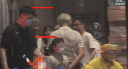 姚明|姚明11岁女儿街边被偷拍！身高惊人接近一米七，体型结实打扮可爱