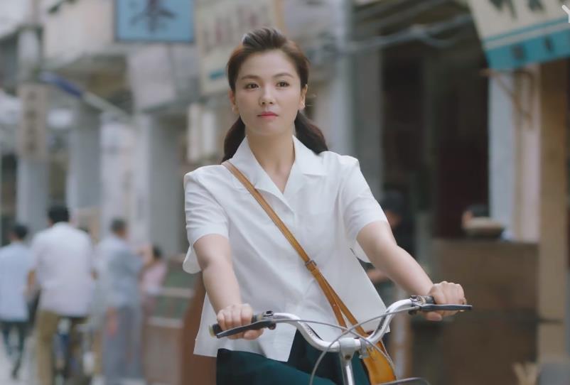 花匠小美 43岁刘涛演“高中生”，扎双马尾穿学生装，状态却是骗不了人的