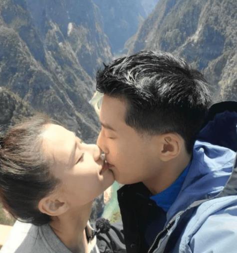 何超莲|窦骁豪门梦碎？何超莲不顾新欢同旧人秀恩爱，评论区成批判现场