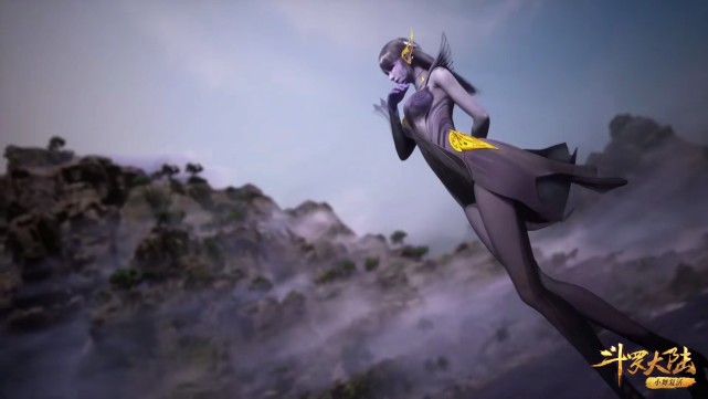 昊天锤|斗罗：小白手接昊天锤，还逼出唐三的蓝银皇，十万年果然不是吹的