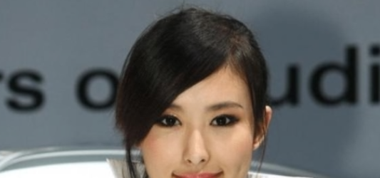 翟凌|车模兽兽曾与男篮国手恋爱,如今退出娱乐圈结婚生子,成贤妻良母