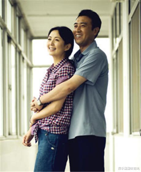 于和伟|48岁于和伟终于曝光娇妻，与杨童舒似姐妹，28年零绯闻令人赞叹
