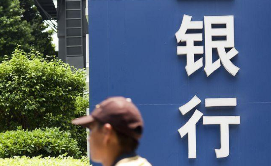 银行|男子因姓名被银行拒绝录用，看到名字忍不住笑了，网友调侃不委屈