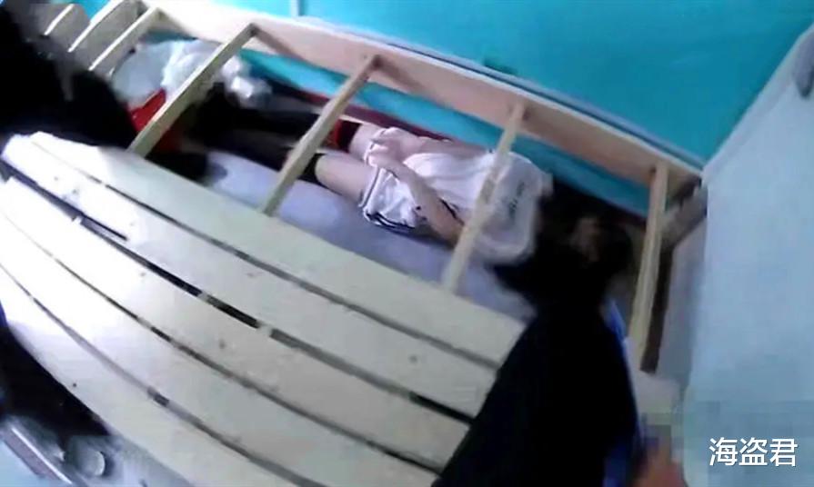 江苏省 江苏：租客床下藏“硅胶娃娃”，房东当成“女尸”报警，众多邻居围观