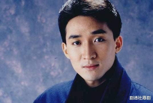 杨幂|54岁香港著名歌手宣布复出，被前女友骗200万，隐居内地13年