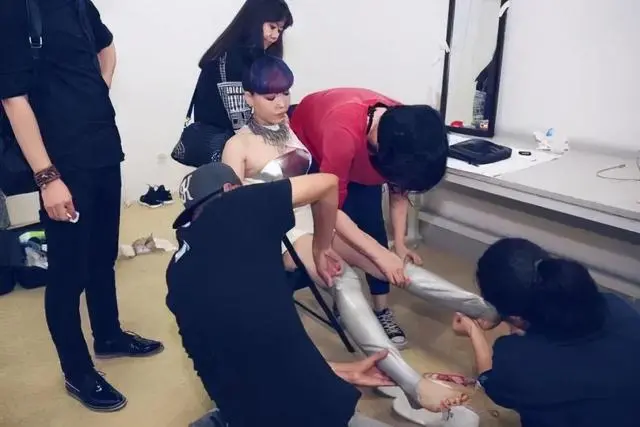 吴莫愁|从1亿出场费到县城卖唱为生，吴莫愁如今的落魄，到底得罪了谁？