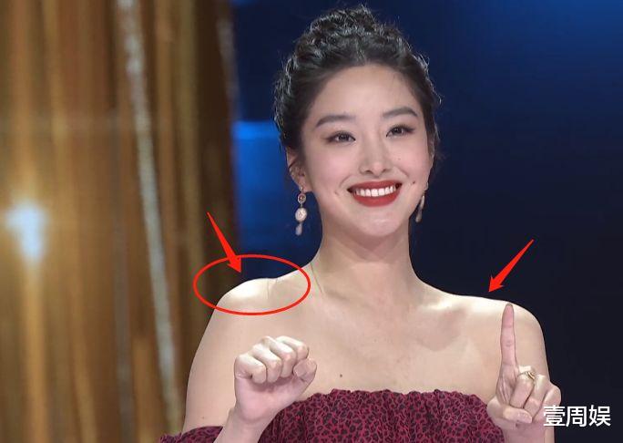 罗晋|明星盛典状态曝光：杨采钰高低肩，刘亦菲发福，江疏影白到发光