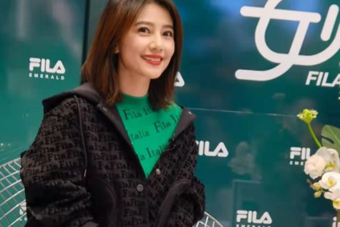 高圆圆|高圆圆8年后复出，42岁皱纹明显却难掩美貌，连舒淇都夸她完美