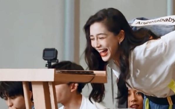 邓紫棋|157cm的邓紫棋才是“尺子”，跟168cm的baby站在一起，谁撒谎了？