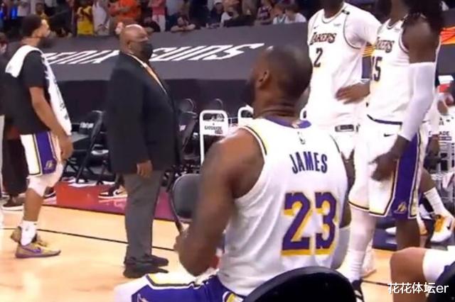 保罗|0-1！湖人不敌太阳：保罗放倒詹姆斯，双双受伤，引发大规模冲突