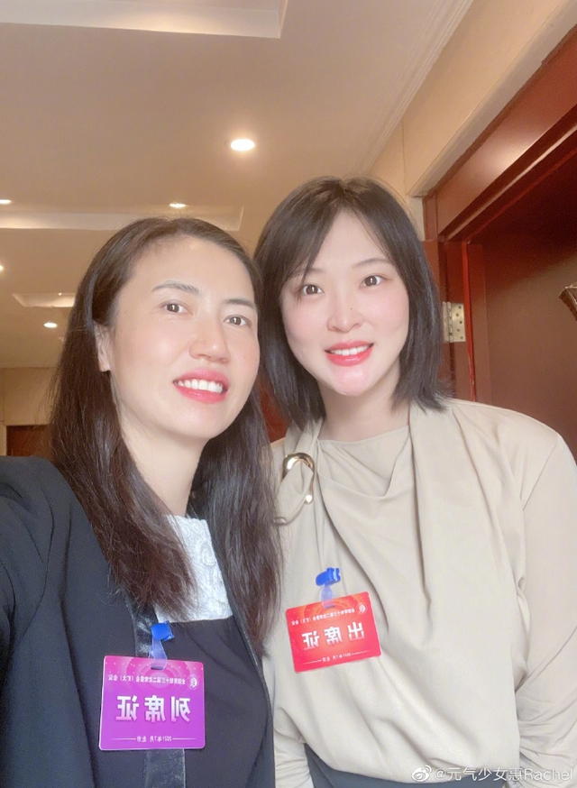 |女排两位奥运冠军合影!惠若琪产后火速回归职场,遭周苏红调侃