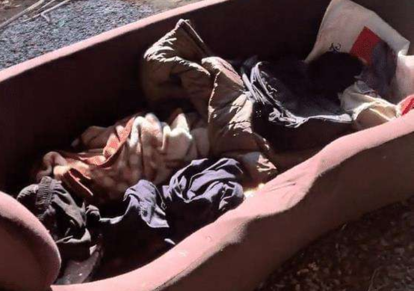 流浪汉|回不去的是故乡，2名16岁少年每天在公园游荡，睡在公厕旁