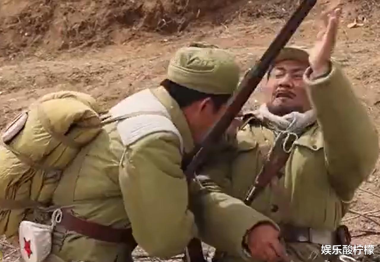 易烊千玺|肤白，假笑，掉帽子，央媒曝光易烊千玺《长津湖》幕后花絮