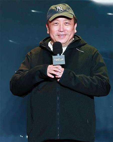 王晶|曾被王晶力捧“吸金”26亿，大火之后选择单飞，如今只能拍烂片