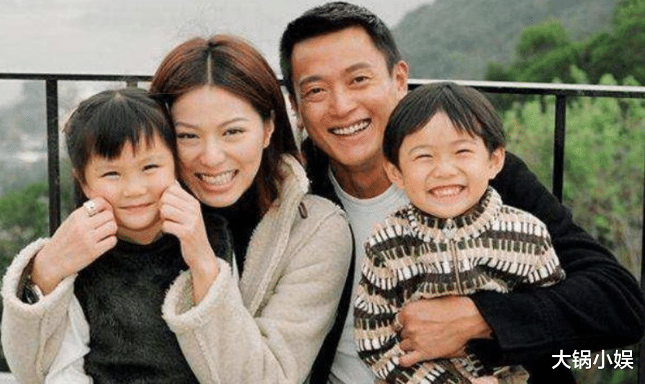 滕丽名|45岁TVB花旦鼓励前男友，此前很少谈及，两人曾是荧幕“金童玉女”