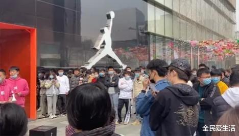 耐克|再见耐克，国货黑科技“10℃空气鞋”面市，穿鞋类似进了空调房