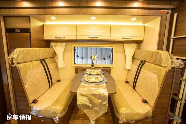 房车|大品牌主流房车啥样？空间大能住祖孙3代人，水电足够装修上档次
