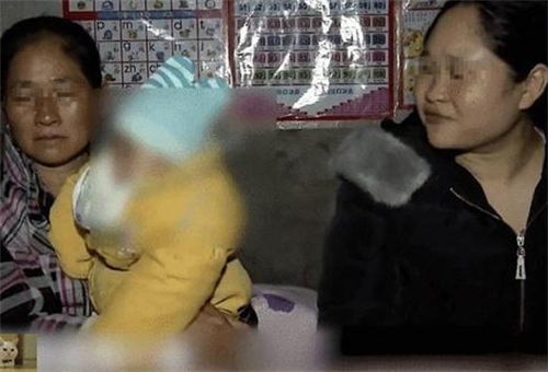 男子死后留下60万遗产,前妻带娃来争家产,爷爷:你自己看鉴定书