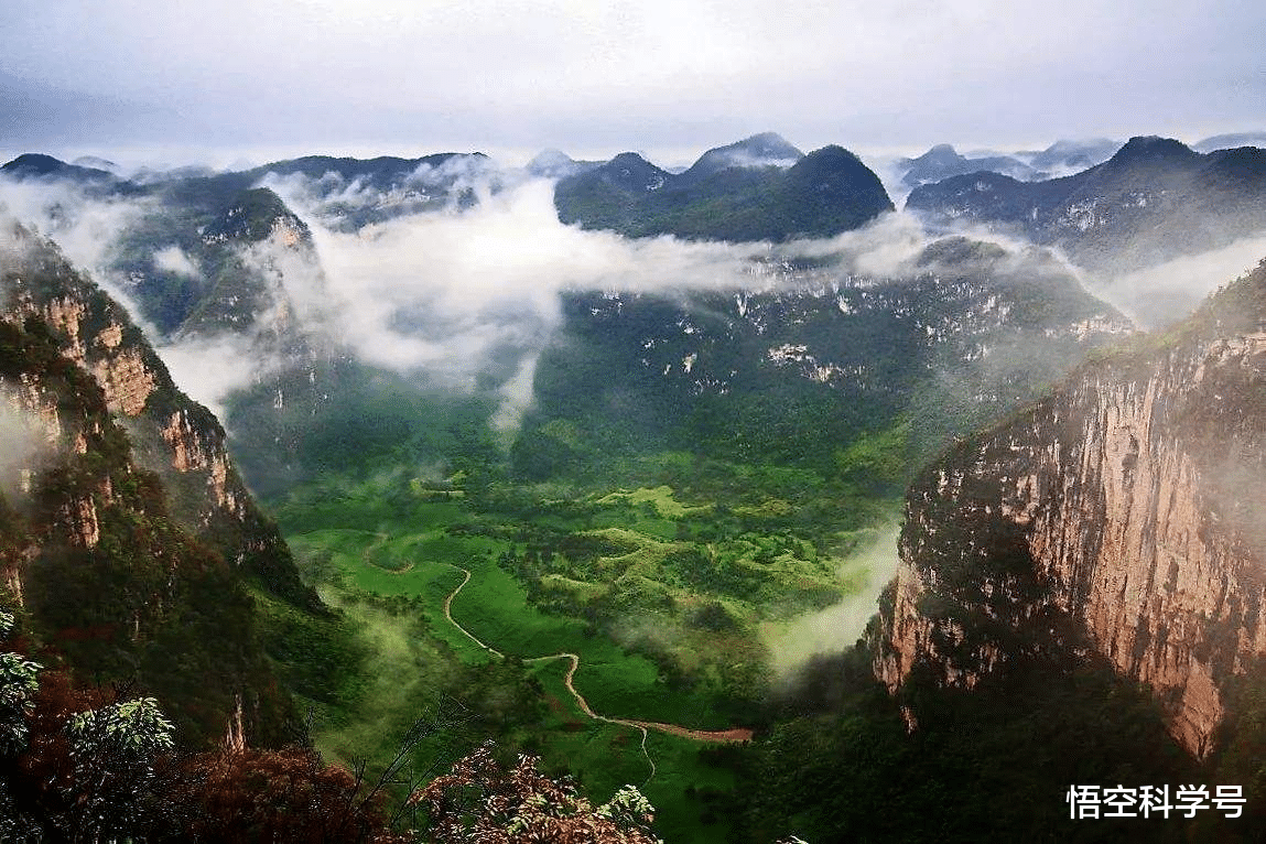 新疆维吾尔自治区 新疆的大沙漠底下真有暗河存在吗？