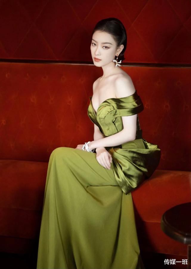 鞠婧祎|6个被身材拖累的红毯女星：蒋欣骨架大，沈月五五分，马思纯壮实