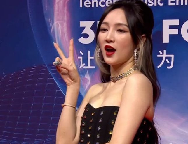 郁可唯|TMEA盛典红毯，郁可唯卡粉、蔡徐坤服装翻车、刘惜君大变样认不出