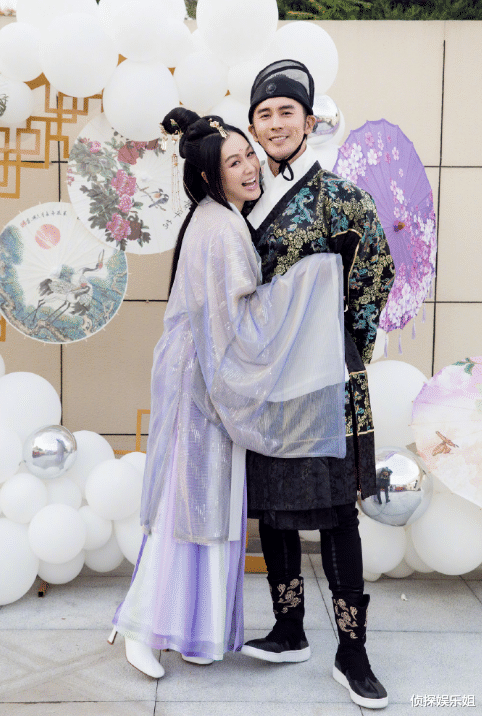 钟丽缇|钟丽缇51岁庆生现场曝光，着开叉拖尾裙展婀娜身姿，状态超冻龄