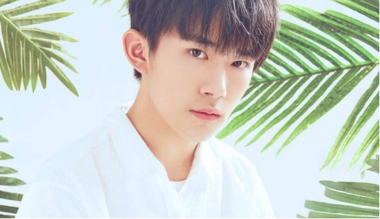 易烊千玺|易烊千玺“塌房”挺难的，因为他就是正直善良干净的少年