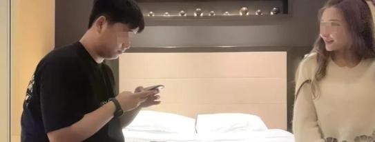 交易 “小宝寻花”被抓,酒店直播色情交易终落网,清纯小妹们违法吗?